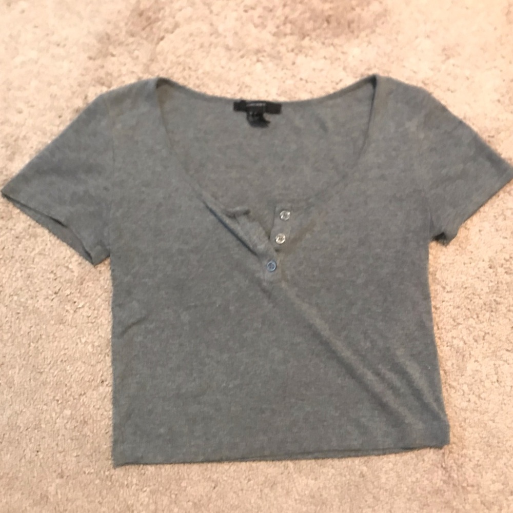 Grey cropped shirt